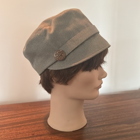 Super cute hat - Picture 2 of 6